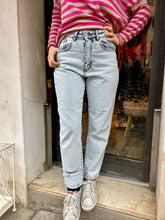 Carica l'immagine nel visualizzatore di Gallery, Jeans Boysfriend Strappo
