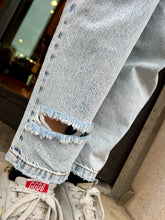 Carica l'immagine nel visualizzatore di Gallery, Jeans Boysfriend Strappo
