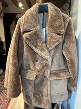 Carica l'immagine nel visualizzatore di Gallery, Cappotto Teddy
